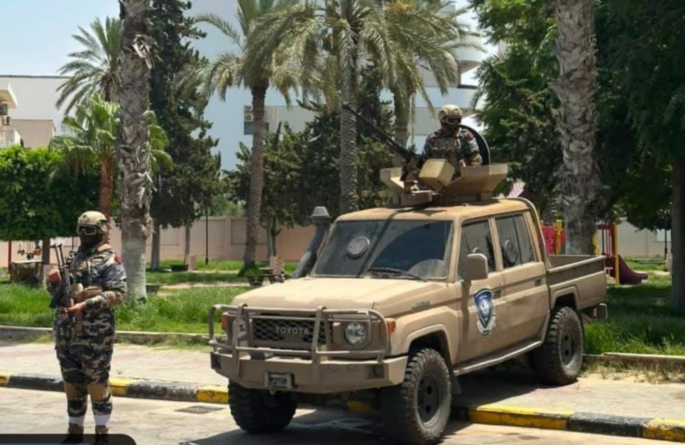 في إطار تنفيذ الخطة الأمنية الهادفة إلى تعزيز الأمن والإستقرار، تواصل قوة التدخل والسيطرة تنفيذ مهامها الميدانية لتأمين المرافق الحكومية، من خلال إنتشار عناصرها في عدد من المواقع الحيوية، بما يضمن إنتظام سير العمل وحماية المؤسسات العامة . #قوة_التدخل_والسيطرة #مكتب_العلاقات_والتعاون 8 0ffbce63 45ec 44e3 a130 8be0a17a34c8 1 49b4e072