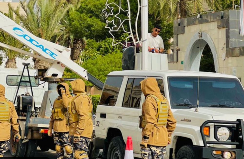 قوة التدخل والسيطرة تأمن أعمال شركة الأشغال العامة أثناء تركيب رايات الدولة 8 b6b970ce 6399 42f7 822b 93d1a75700bd 5128d158
