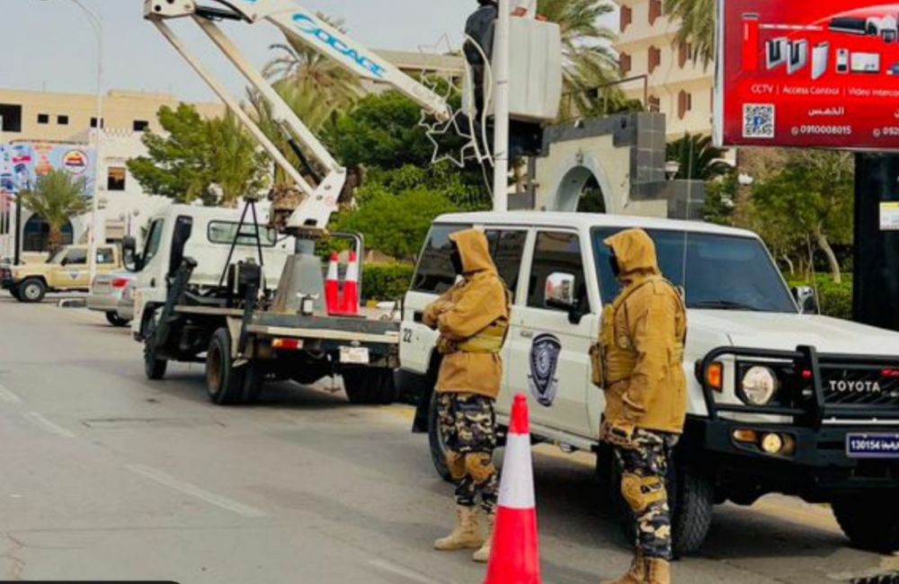 قوة التدخل والسيطرة تأمن أعمال شركة الأشغال العامة أثناء تركيب رايات الدولة 6 8dd7ae35 d733 43c8 9416 67023efa7efc a0add8be